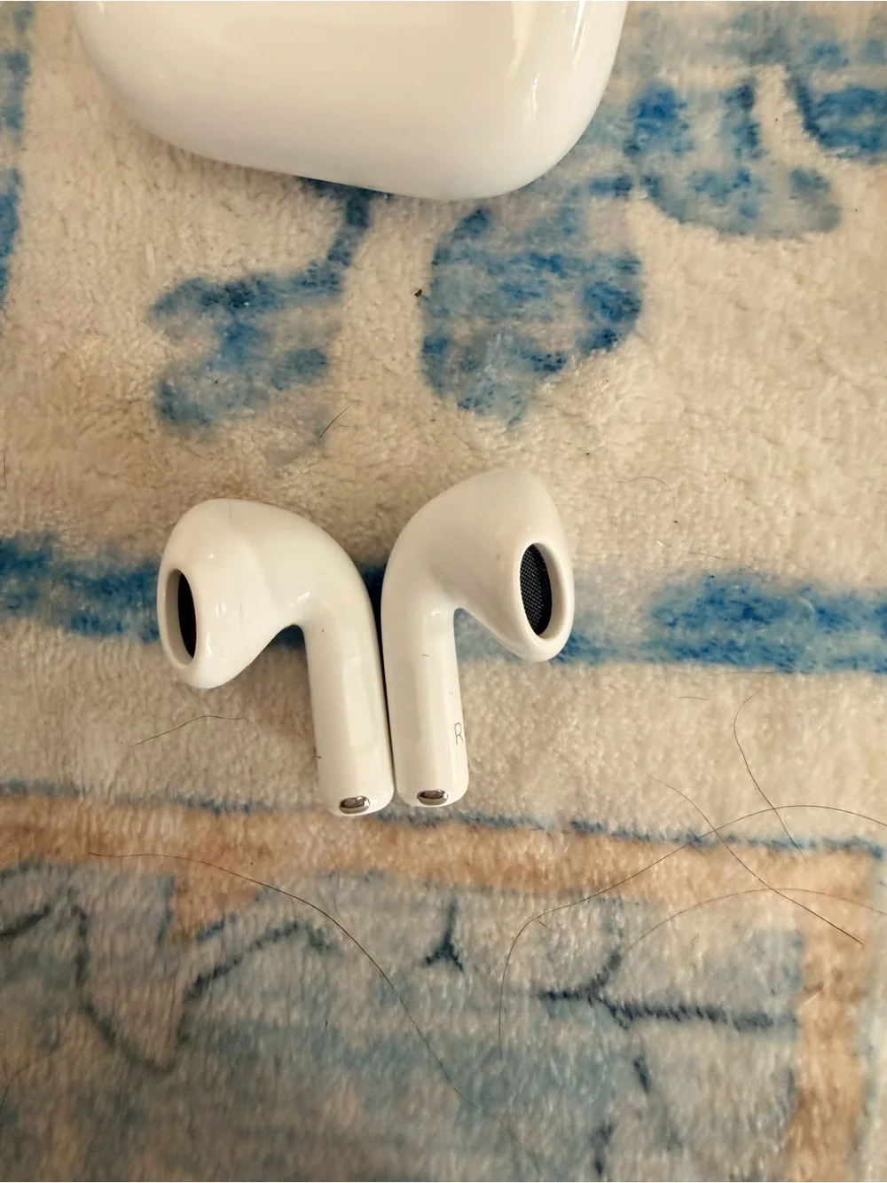 Apple White True Wireless Earbuds with Charging Case